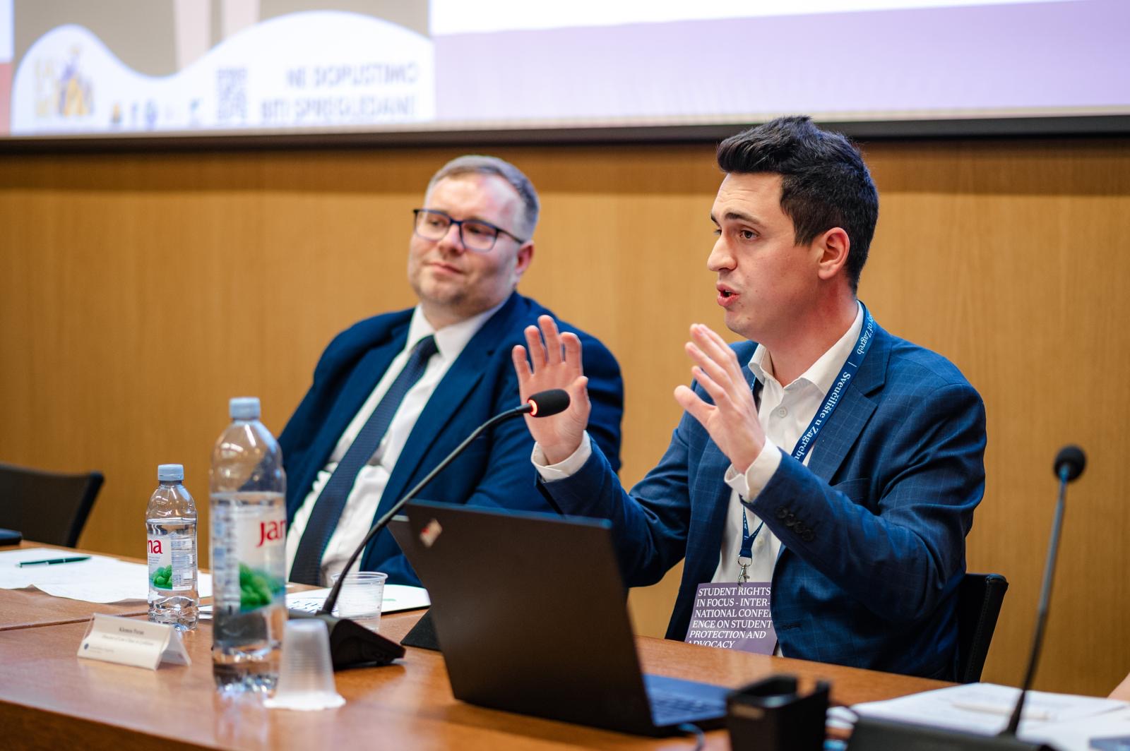 830af472 d799 4114 b5f1 e66eb5d03529