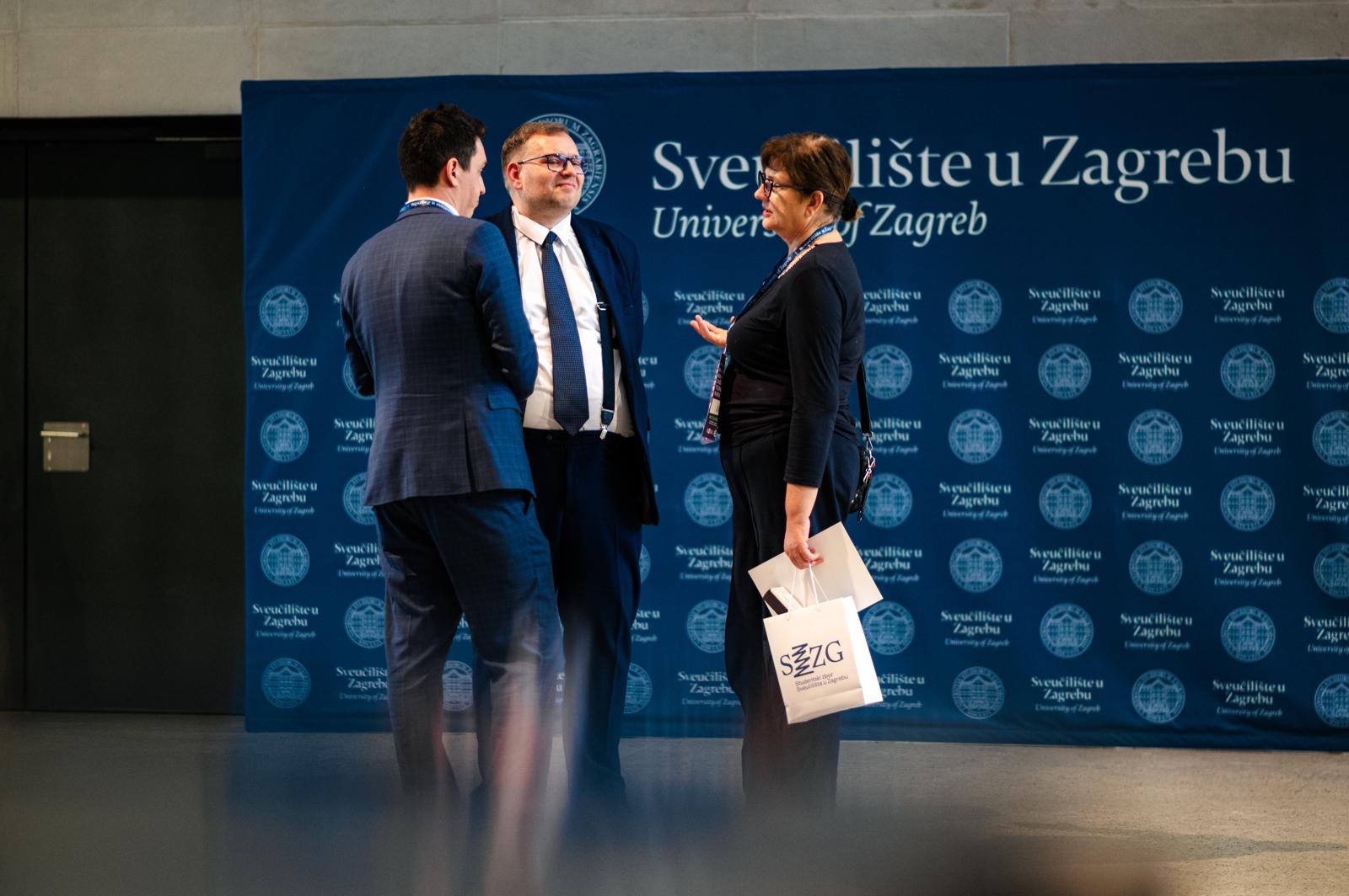 88b5c512 25ac 4d1f a174 0da2e7b28a3c